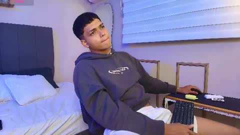 Snapshot of kyliam_big chatting on July 12, 2026, 12:34 am Kyliam online show from July 12, 2026, 12:34 am
