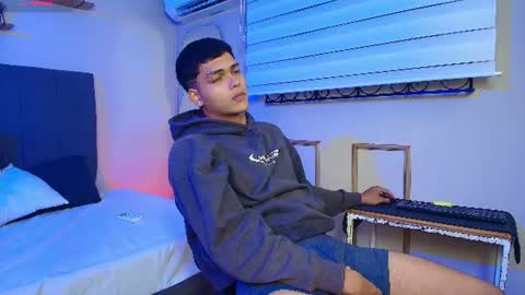 Snapshot of kyliam_big chatting on July 12, 2026, 9:39 pm Kyliam online show from July 12, 2026, 9:39 pm