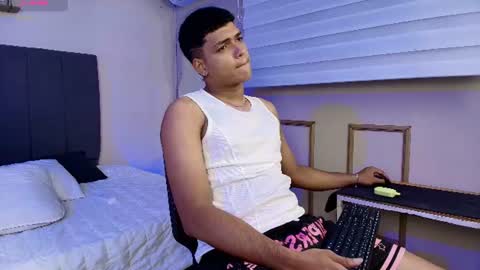 Snapshot of kyliam_big chatting on July 19, 2026, 8:12 pm Kyliam online show from July 19, 2026, 8:12 pm