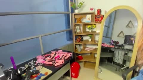 kylie_bloom online show from April 27, 2026, 9:35 pm