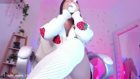 Snapshot of kylie_evans_18 chatting on November 4, 2025, 11:04 pm Kylie online show from November 4, 2025, 11:04 pm