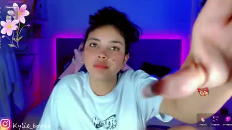 k ylie online show from January 8, 2025, 3:29 am