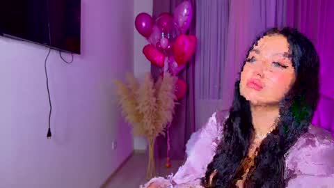 Kylie Lips online show from December 5, 2024, 6:44 pm