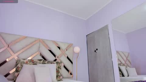 Kylie Reyes  online show from November 25, 2025, 7:25 pm