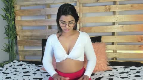 Kylie  online show from February 17, 2025, 6:59 pm