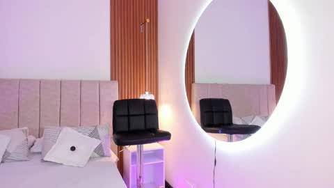 kloe sofia online show from May 7, 2026, 1:05 pm