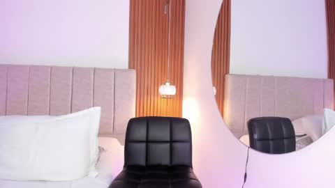 kloe sofia online show from May 11, 2026, 2:45 pm