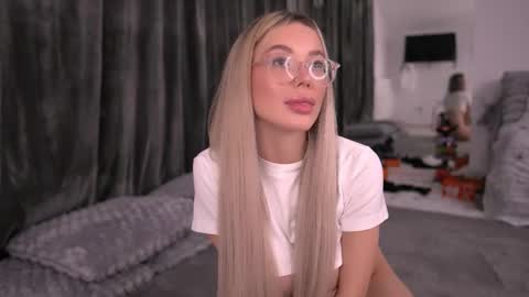 Snapshot of kyliejoyce chatting on October 28, 2025, 9:17 pm Kylie online show from October 28, 2025, 9:17 pm