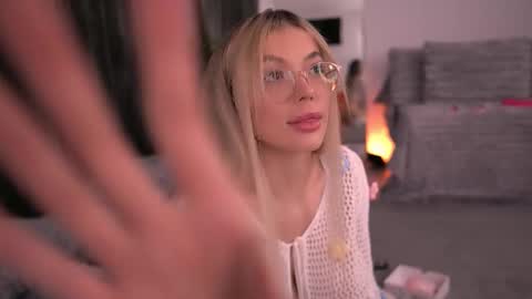 Snapshot of kyliejoyce chatting on November 9, 2025, 8:18 pm Kylie online show from November 9, 2025, 8:18 pm