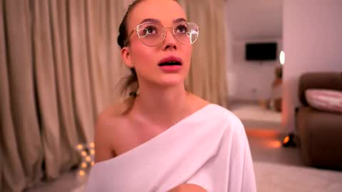 Snapshot of kyliejoyce chatting on May 19, 2026, 1:56 am Kylie online show from May 19, 2026, 1:56 am