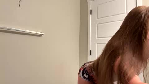 Snapshot of kyliemiley chatting on September 28, 2025, 2:28 am Kylie online show from September 28, 2025, 2:28 am