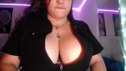Snapshot of kylievoosx18 chatting on July 12, 2026, 1:57 pm kylievoosx online show from July 12, 2026, 1:57 pm
