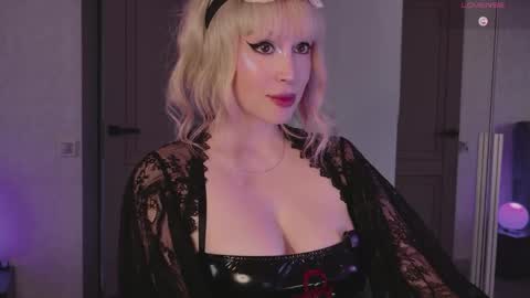 Kate online show from May 4, 2026, 1:40 pm