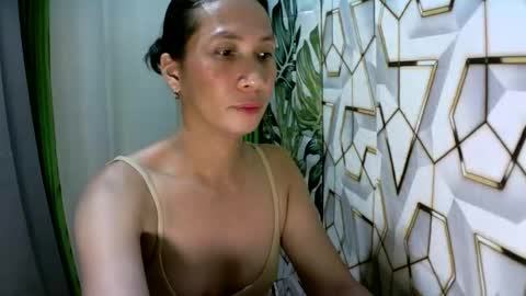 kyutshyne online show from April 30, 2026, 6:14 pm