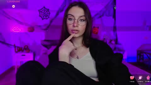 Margo  online show from October 28, 2025, 8:44 pm