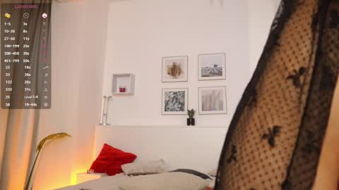 Snapshot of l1ttle_kiki chatting on March 16, 2026, 5:44 am Viktoria White online show from March 16, 2026, 5:44 am