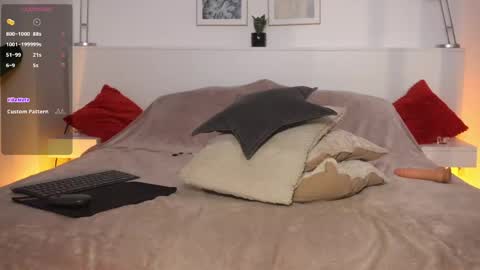 Snapshot of l1ttle_kiki chatting on March 23, 2026, 6:12 pm Viktoria White online show from March 23, 2026, 6:12 pm