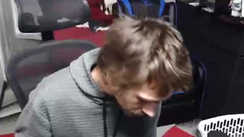 l1v1nth3dr3am online show from December 21, 2025, 10:44 am