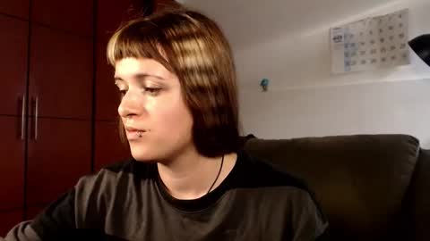 Snapshot of la_femme_fatale_ chatting on October 28, 2025, 10:01 pm Hanna FREE ONLYFANS  online show from October 28, 2025, 10:01 pm