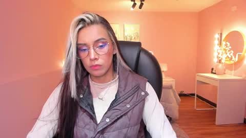 Snapshot of la_monitora chatting on May 17, 2026, 11:28 am T A T I A N A online show from May 17, 2026, 11:28 am