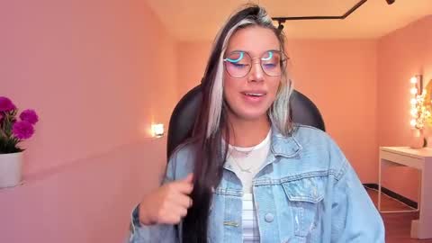 Snapshot of la_monitora chatting on May 19, 2026, 11:27 am T A T I A N A online show from May 19, 2026, 11:27 am