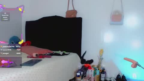 AriSaray online show from October 18, 2025, 7:03 pm