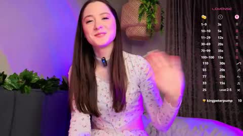 Lucia online show from December 5, 2025, 5:53 pm