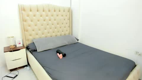la_vida_lena_ online show from December 9, 2024, 2:34 am