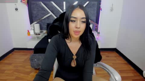 Snapshot of laara_croft chatting on March 4, 2025, 10:38 pm  L A R A   online show from March 4, 2025, 10:38 pm