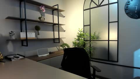 labrinthteasing online show from October 10, 2025, 12:04 pm