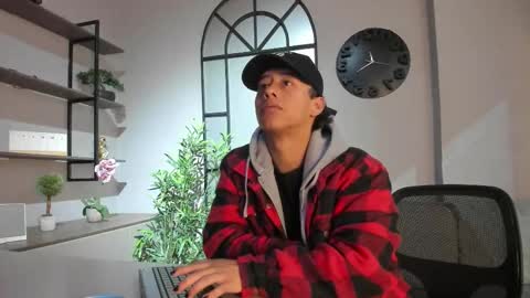 labrinthteasing online show from December 16, 2025, 12:54 pm