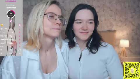 Snapshot of lacyedison chatting on June 3, 2026, 7:19 pm Violet and Isabel online show from June 3, 2026, 7:19 pm