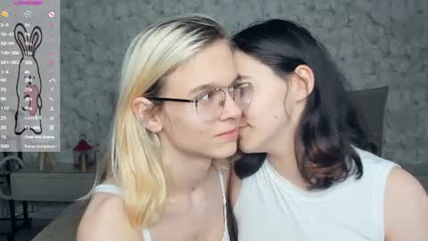 Violet and Isabel online show from July 28, 2026, 7:39 pm