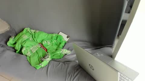 Snapshot of ladahear_ chatting on April 13, 2026, 5:07 pm Akyra online show from April 13, 2026, 5:07 pm