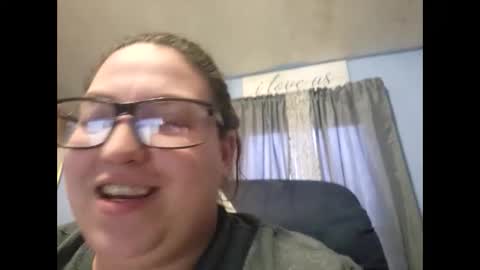 Snapshot of laddybuggie27 chatting on February 10, 2025, 11:23 pm Laddybuggie27 online show from February 10, 2025, 11:23 pm