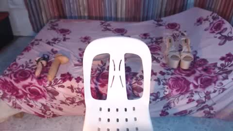 ladiekissesex online show from March 4, 2025, 6:39 pm