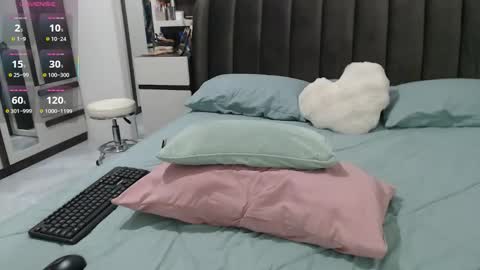 Snapshot of ladii_mia chatting on April 28, 2026, 7:41 pm Mia online show from April 28, 2026, 7:41 pm