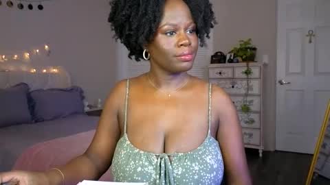 Snapshot of ladiosa_selene chatting on May 22, 2026, 1:35 am La Diosa Selene online show from May 22, 2026, 1:35 am
