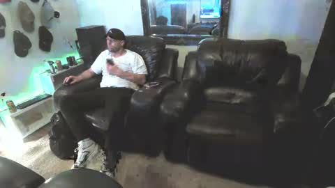 Snapshot of ladshed chatting on October 13, 2025, 5:02 pm Hectic online show from October 13, 2025, 5:02 pm