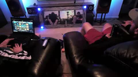 Snapshot of ladshed chatting on October 30, 2025, 8:20 pm Hectic online show from October 30, 2025, 8:20 pm