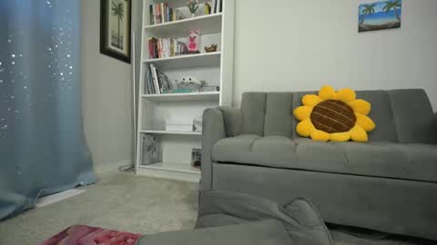 Anna online show from May 17, 2026, 2:13 pm
