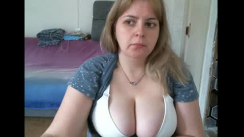 Snapshot of lady_cute_cat chatting on August 8, 2026, 6:04 am lady cute cat29 online show from August 8, 2026, 6:04 am