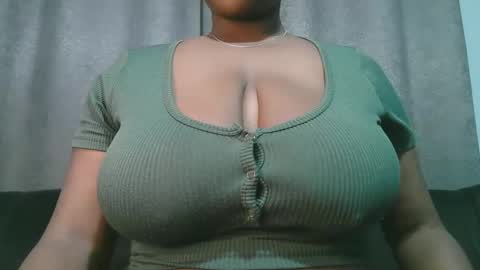 lady_dearra online show from May 11, 2026, 2:06 am