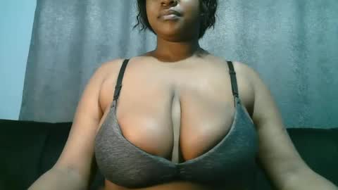 lady_dearra online show from June 12, 2026, 2:43 am