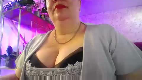 Lady Gloria online show from May 6, 2026, 5:03 am