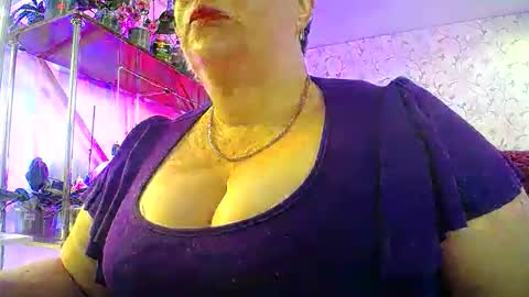 Lady Gloria online show from May 12, 2026, 5:59 am