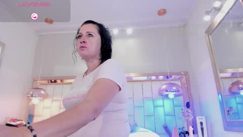 Snapshot of lady_hellen chatting on February 28, 2026, 7:04 pm online show from February 28, 2026, 7:04 pm