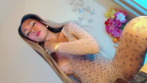 Snapshot of lady_in_black18 chatting on January 16, 2025, 12:34 am Stella online show from January 16, 2025, 12:34 am