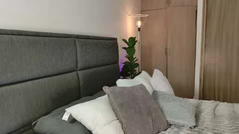 Snapshot of lady_ni chatting on September 25, 2025, 1:37 pm    700  1300 -5 online show from September 25, 2025, 1:37 pm