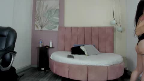 lady_scarlett_ online show from September 12, 2025, 7:25 pm